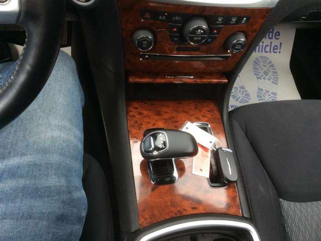 2012 Chrysler 300 4dr Sedan